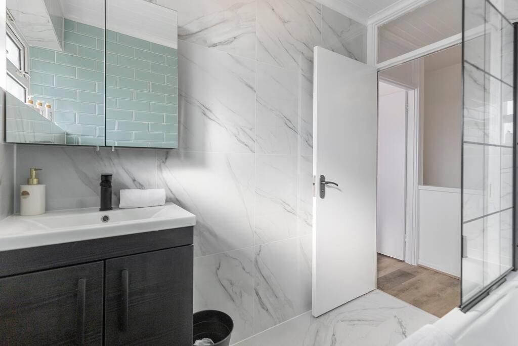 Ferienwohnung Shard View 2Br Next Tower Bridge London Exterior foto